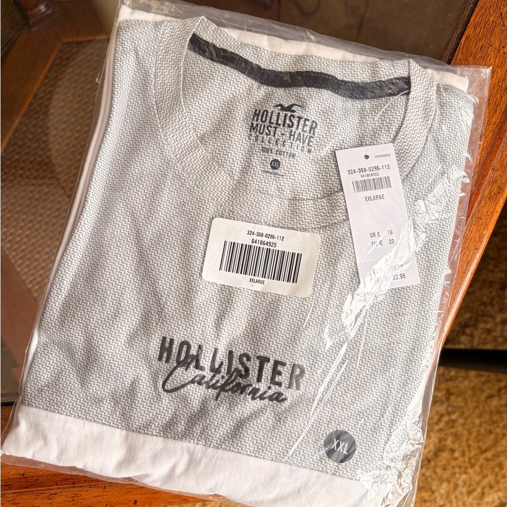 Hollister Gray and White Men's Shirt